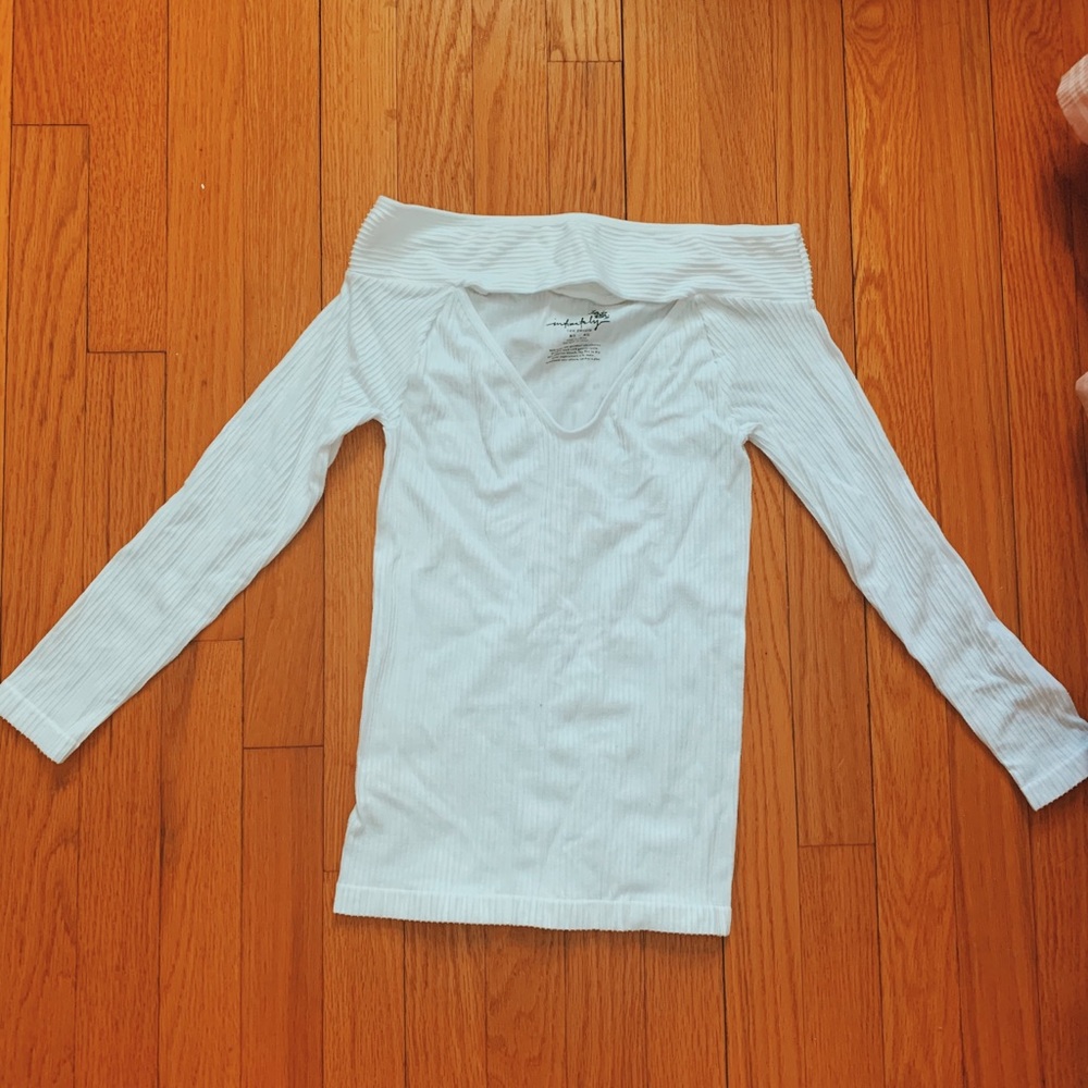 Off the shoulder long sleeve